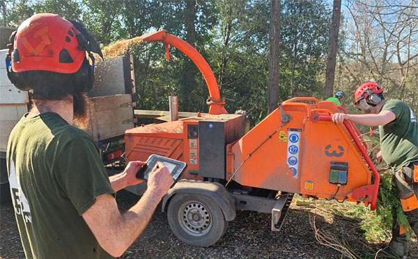 HRG Tree Surgeons using BigChange mobile devices outsude